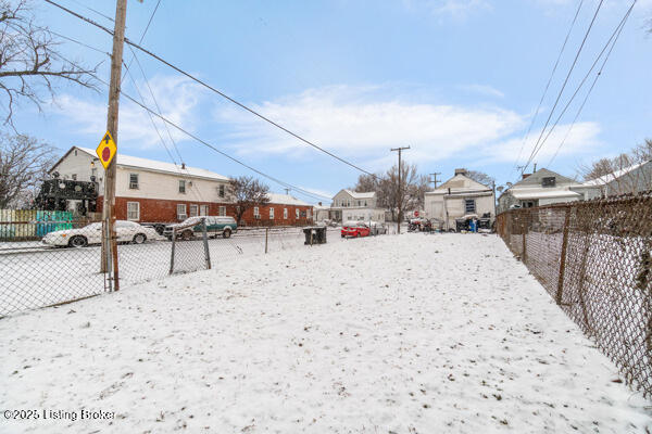 2842 Slevin St, Louisville, KY 40212 - view of yard featuring a fenced backyard