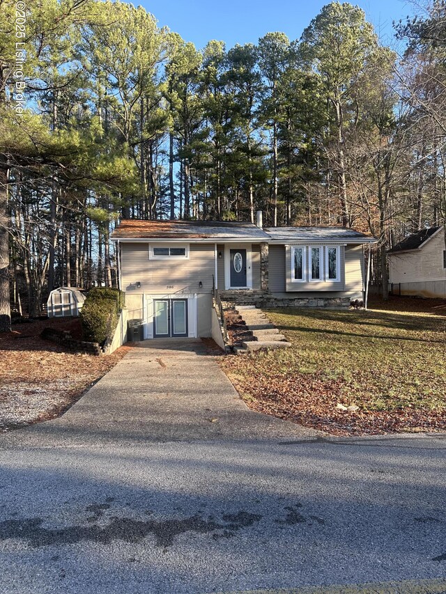386 Pine Ridge Dr, Brandenburg, KY 40108 - view of front of home with driveway