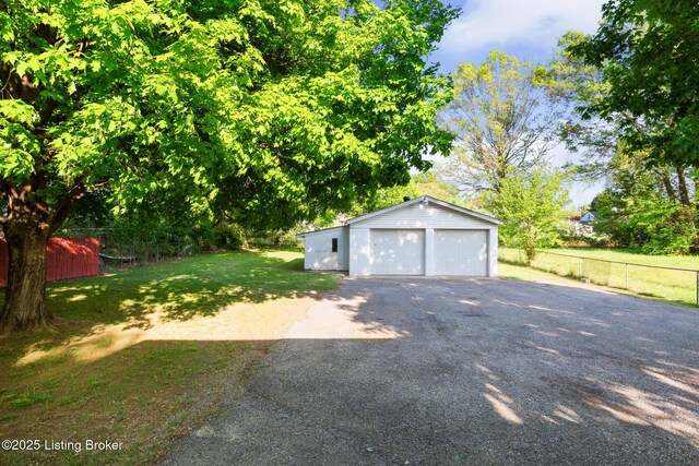 6515 Upper Hunters Trce, Louisville, KY 40216 - detached garage featuring fence