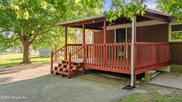 6515 Upper Hunters Trce, Louisville, KY 40216 - wooden deck with fence