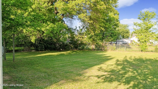 6515 Upper Hunters Trce, Louisville, KY 40216 - view of yard with fence
