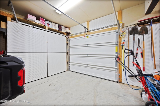 105 Moutardier Woods Way, Leitchfield, KY 42754 - view of garage