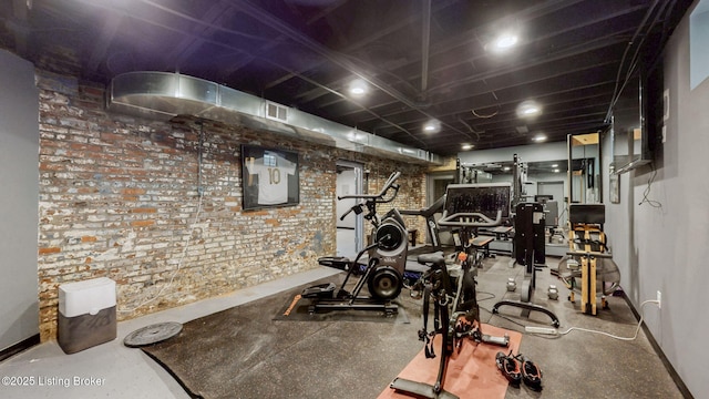 1031 S 4th St, Louisville, KY 40203 - exercise room featuring visible vents