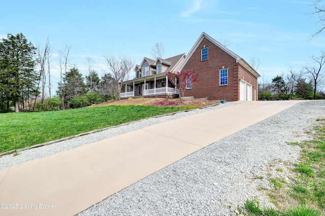 view of front of property featuring brick siding, driveway, and a front yard