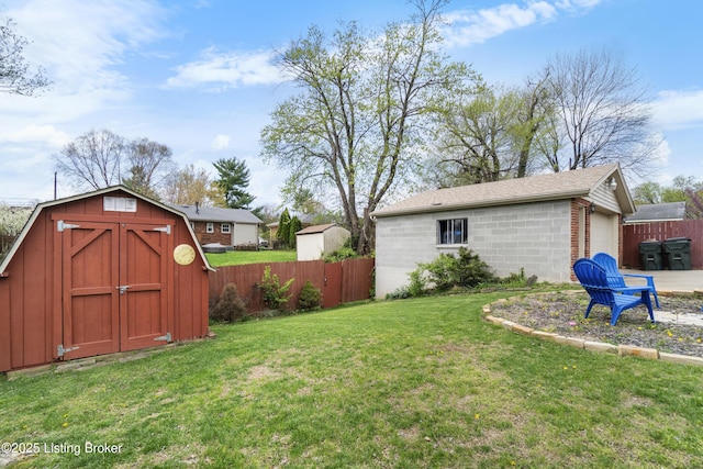 2410 Mammoth Way, Louisville, KY 40299 - view of yard featuring an outbuilding and fence