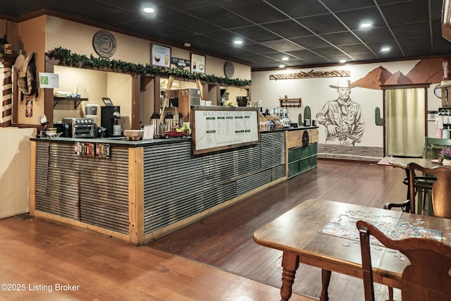 138 E Main St, Glendale, KY 42740 - reception area featuring a dry bar
