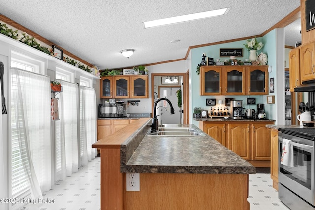 kitchen with a sink, ornamental molding, electric stove, vaulted ceiling, and light floors