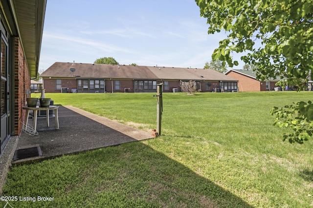 591 Arrowhead Ln, Shepherdsville, KY 40165 - view of yard with a patio