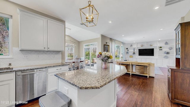 kitchen featuring dishwasher, an inviting chandelier, visible vents, white cabinets, and dark wood-style floors