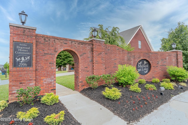 view of community / neighborhood sign