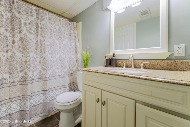 full bathroom with tile patterned flooring, vanity, toilet, a shower with curtain, and visible vents