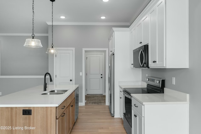 382 Williamsburg Dr, Mt Washington, KY 40047 - kitchen with light wood finished floors, a sink, white cabinetry, appliances with stainless steel finishes, and ornamental molding