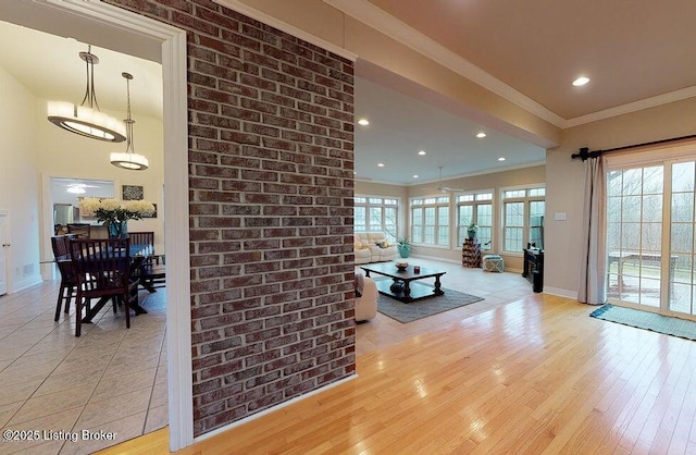 living room with recessed lighting, light wood-style floors, baseboards, and ornamental molding