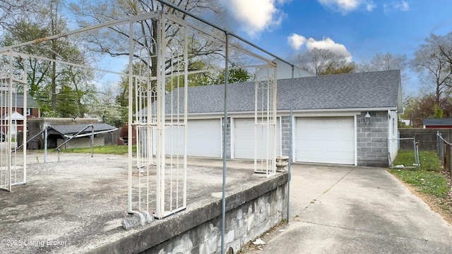 901 S 47th St, Louisville, KY 40211 - garage with fence and driveway