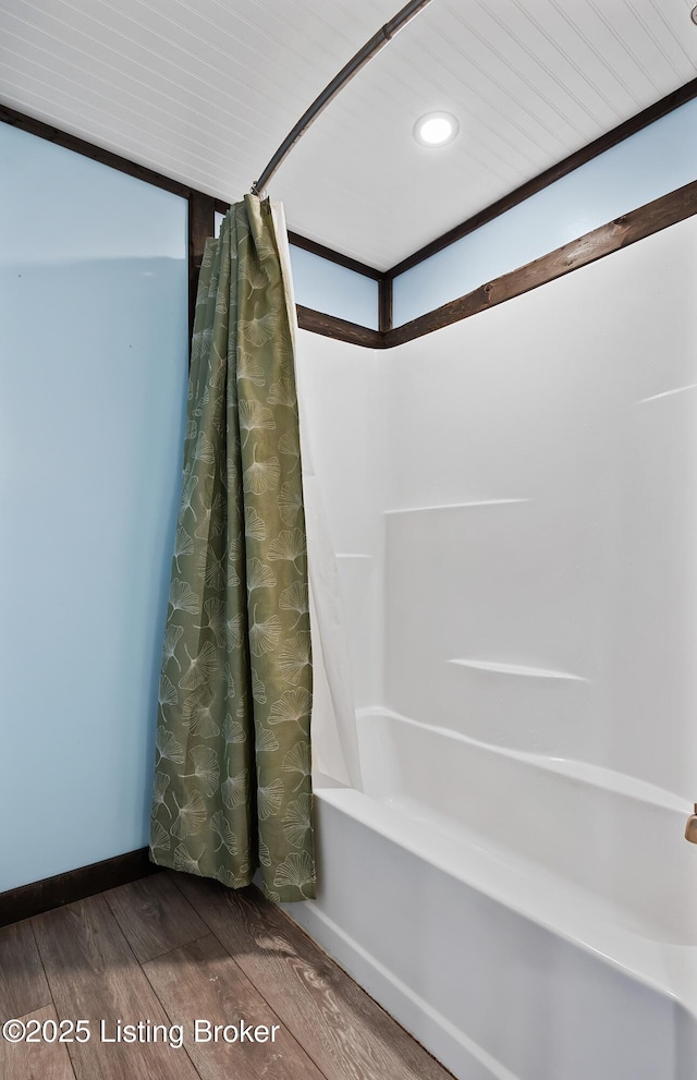 full bath featuring wood finished floors, shower / tub combo with curtain, and recessed lighting