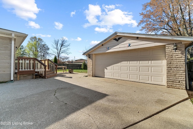 6201 Manse Dr, Louisville, KY 40258 - detached garage featuring fence