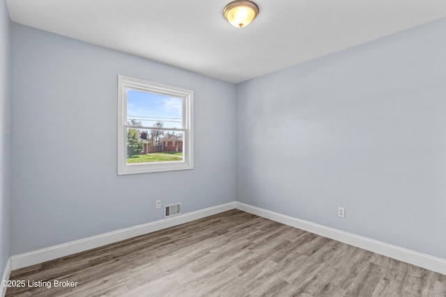 8006 Bramble Ln, Louisville, KY 40258 - spare room with light wood finished floors, baseboards, and visible vents