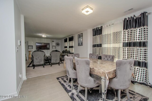 11207 Comfort Ct, Louisville, KY 40229 - dining room featuring baseboards