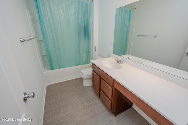11207 Comfort Ct, Louisville, KY 40229 - full bath featuring vanity, shower / bath combo with shower curtain, and toilet