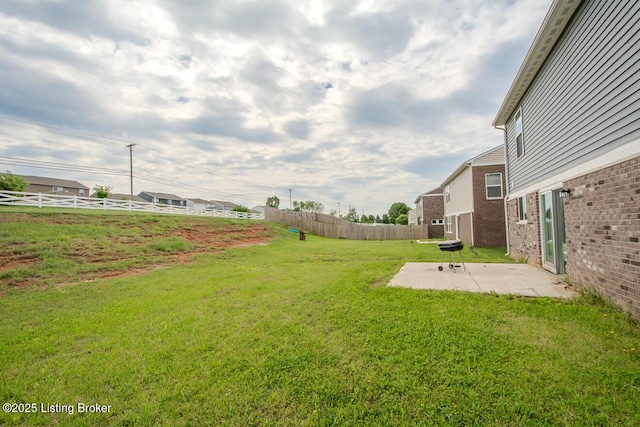 11207 Comfort Ct, Louisville, KY 40229 - view of yard featuring a patio