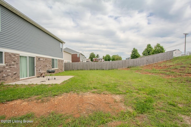 11207 Comfort Ct, Louisville, KY 40229 - view of yard featuring a patio