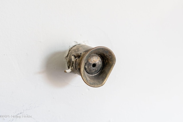 1026 S Brook St, Louisville, KY 40203 - view of room details
