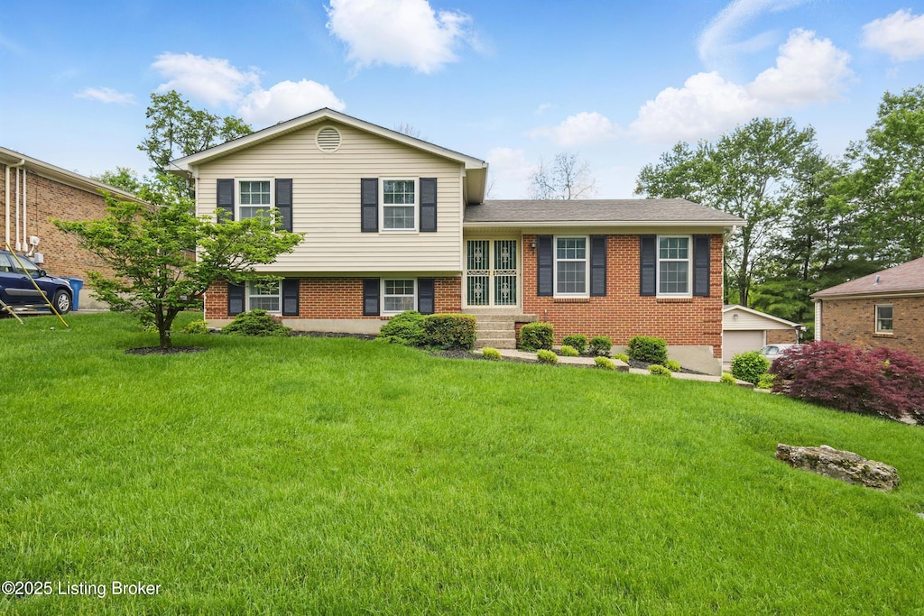 2516 Wyeth Ct, Louisville, KY 40220 - split level home featuring a front lawn and brick siding