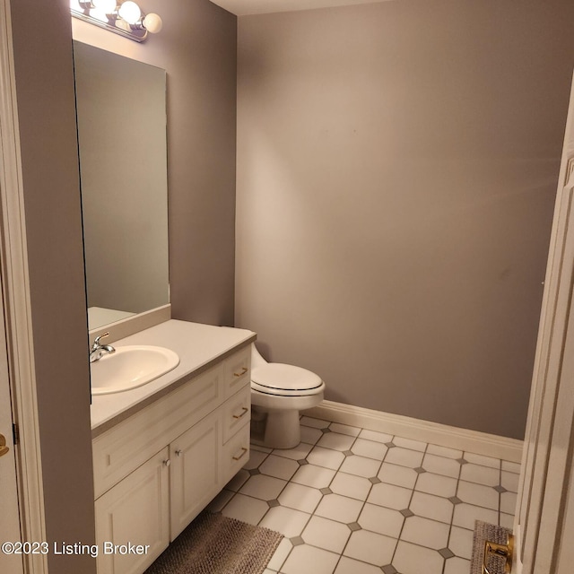 404 Eastgate Village Wynde, Louisville, KY 40223 - half bath with toilet, vanity, and baseboards