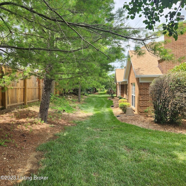 404 Eastgate Village Wynde, Louisville, KY 40223 - view of yard with fence
