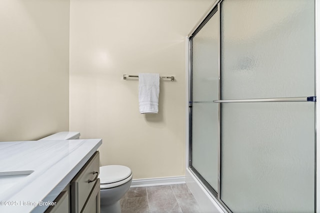 1112 Majestic Woods Dr, La Grange, KY 40031 - full bath featuring an enclosed shower, toilet, vanity, and baseboards