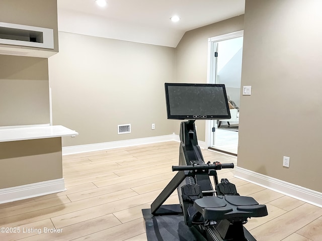 119 Fairway Dr, Hodgenville, KY 42748 - exercise room with light wood finished floors, baseboards, visible vents, and recessed lighting