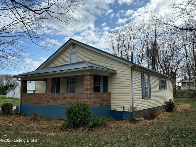 3067 Greensburg Rd, Buffalo, KY 42716 - view of side of property with covered porch and brick siding