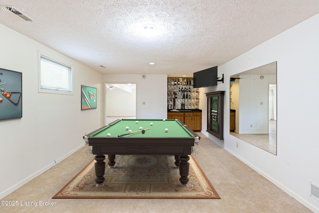 recreation room with a bar, billiards, visible vents, and a textured ceiling