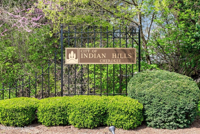 view of community / neighborhood sign