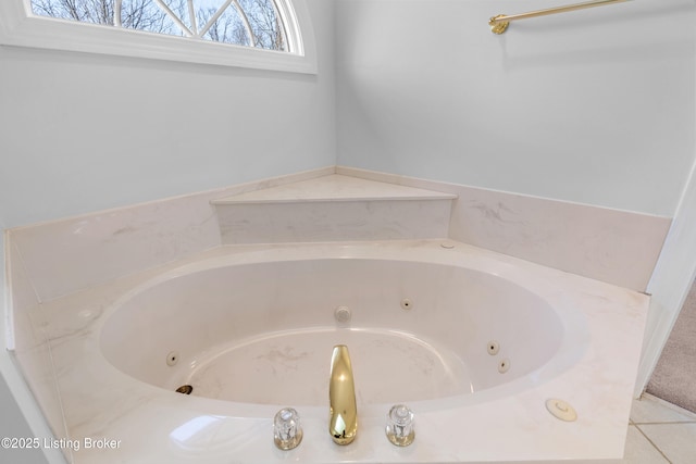 14801 Forest Oaks Dr, Louisville, KY 40245 - full bath featuring a whirlpool tub