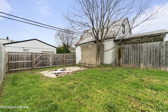 view of yard featuring a fenced backyard