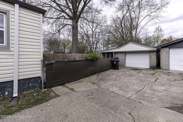1125 W Whitney Ave, Louisville, KY 40215 - garage with fence