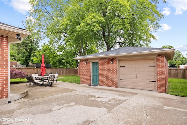 6507 S Dr, Louisville, KY 40272 - garage with driveway