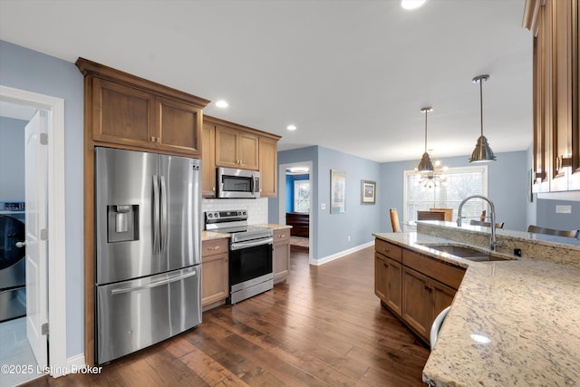 178 Bluffs Edge Dr, Mt Washington, KY 40047 - kitchen featuring an inviting chandelier, dark wood-type flooring, a sink, stainless steel appliances, and baseboards