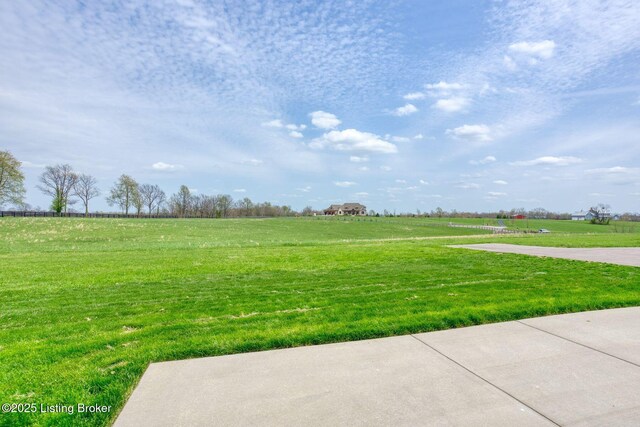 view of yard featuring a rural view