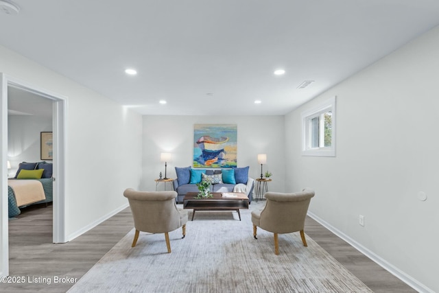 living room featuring recessed lighting, wood finished floors, and baseboards