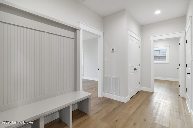 mudroom featuring visible vents, light wood-style flooring, recessed lighting, and baseboards