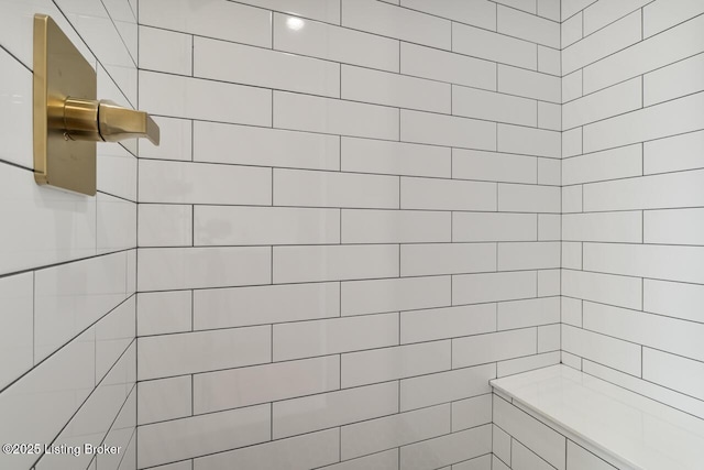 bathroom featuring tiled shower