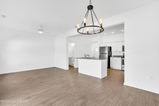 kitchen featuring open floor plan, appliances with stainless steel finishes, dark wood finished floors, white cabinetry, and ceiling fan with notable chandelier