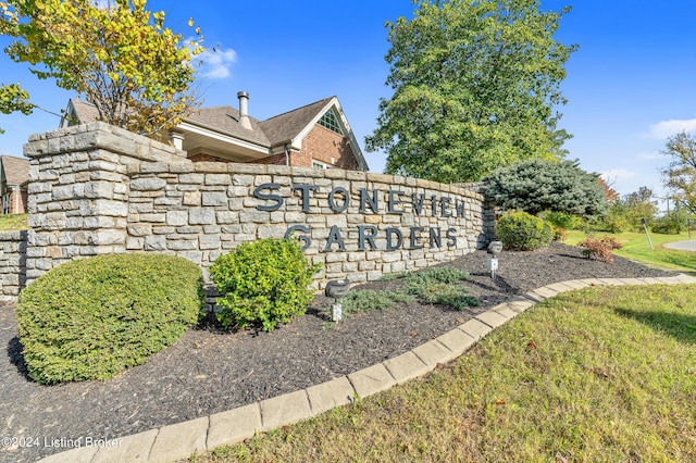 community / neighborhood sign with a yard