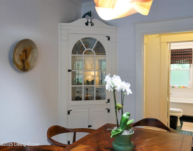 216 Cornell Pl, Louisville, KY 40207 - dining area featuring ornamental molding