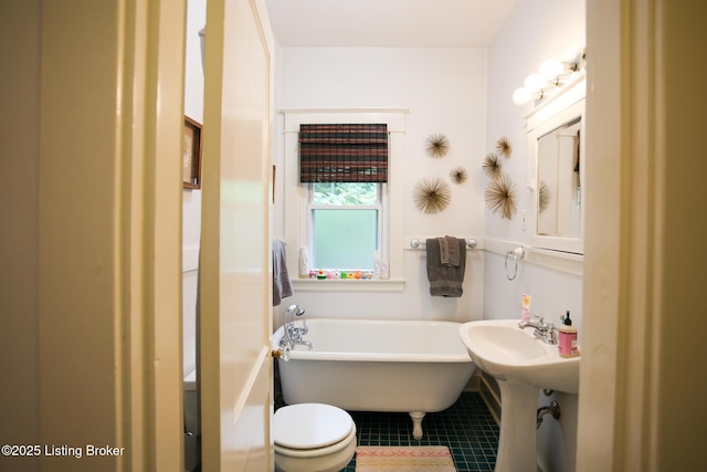 216 Cornell Pl, Louisville, KY 40207 - bathroom featuring a soaking tub, tile patterned floors, and toilet