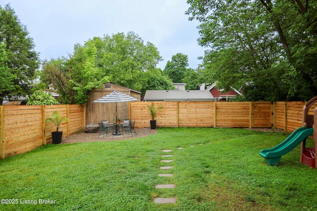 216 Cornell Pl, Louisville, KY 40207 - view of yard featuring a playground