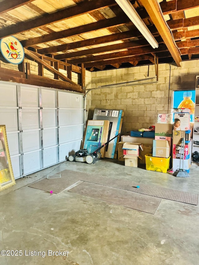 garage featuring concrete block wall