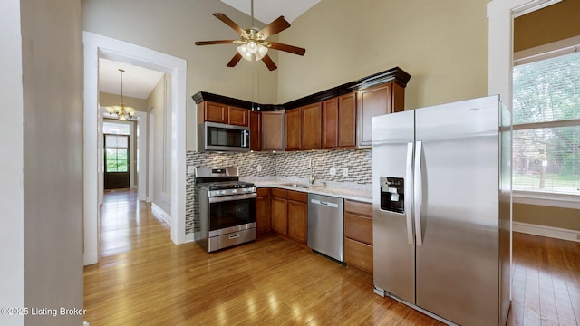 1031 S 7th St, Louisville, KY 40203 - kitchen featuring stainless steel appliances, light wood-type flooring, a ceiling fan, a sink, and lofted ceiling